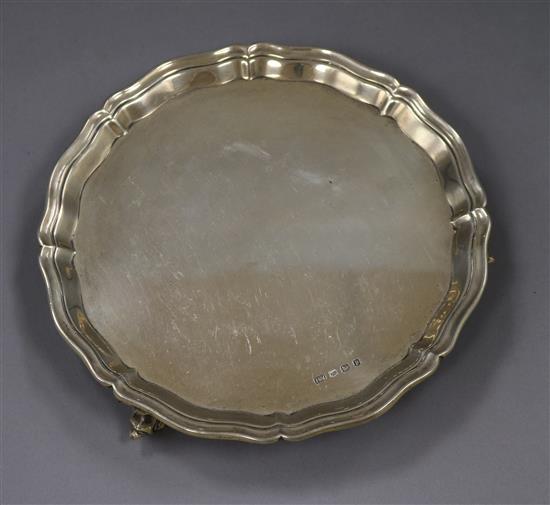 A George V silver salver, Viners Ltd, Sheffield, 1932, 9.5 oz.